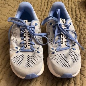 On Running cloud Surfer Light  Blue Sneakers size 8.5